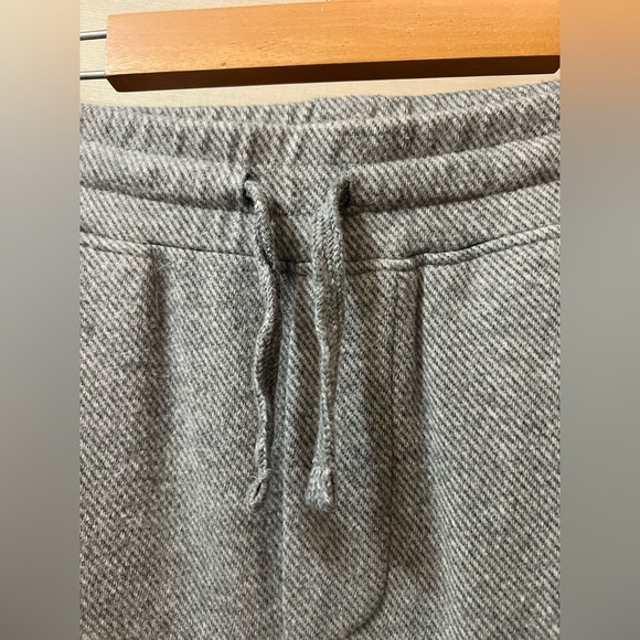 ⚫️ BOGO Faherty grey sweatpants size XXL comfortable for lounging or working out - Picture 5 of 7